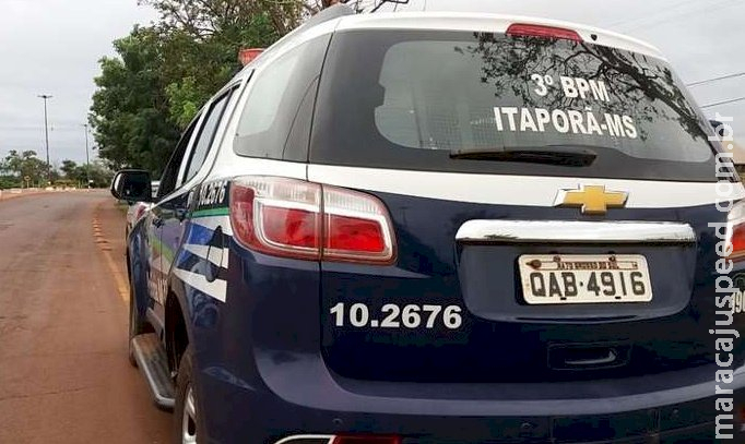 Em atitude suspeita, jovem com droga é encaminhado a delegacia de Itaporã Em atitude suspeita, jovem com droga é encaminhado a delegacia de Itaporã