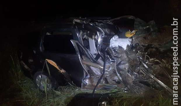 Família inteira morre em batida de carro e ônibus em Goiás Família inteira morre em batida de carro e ônibus em Goiás