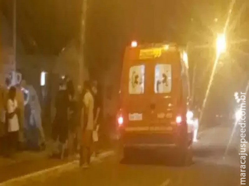 Ferido a tiros, jovem de 23 anos anda 50 metros para pedir socorro Ferido a tiros, jovem de 23 anos anda 50 metros para pedir socorro