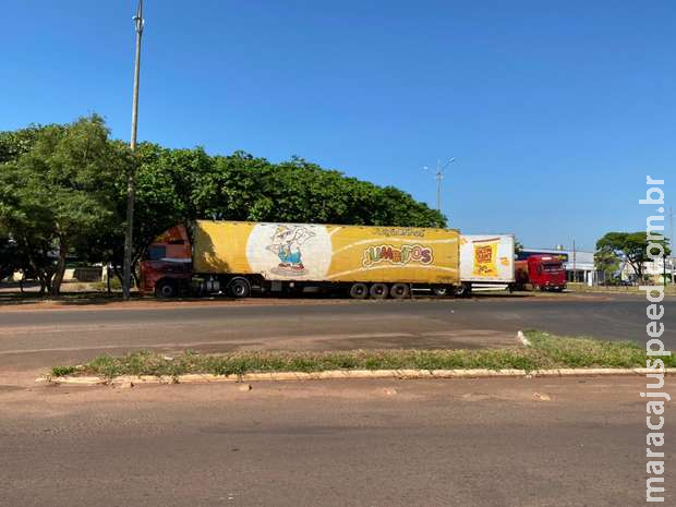Fiscalização detalhada da Receita provoca fila de mais de 40 caminhões em Ponta Porã Fiscalização detalhada da Receita provoca fila de mais de 40 caminhões em Ponta Porã