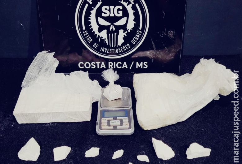Garota de 18 anos é presa suspeita de tráfico Garota de 18 anos é presa suspeita de tráfico