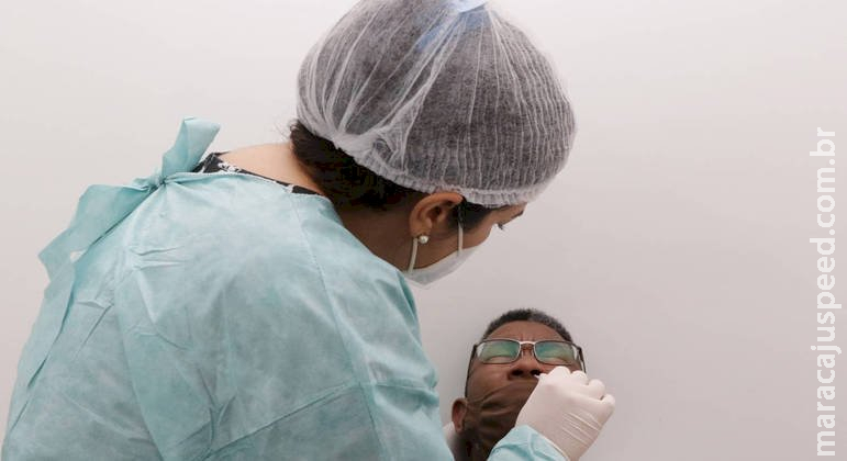Governo reduz prazo de isolamento de trabalhadores com Covid Governo reduz prazo de isolamento de trabalhadores com Covid