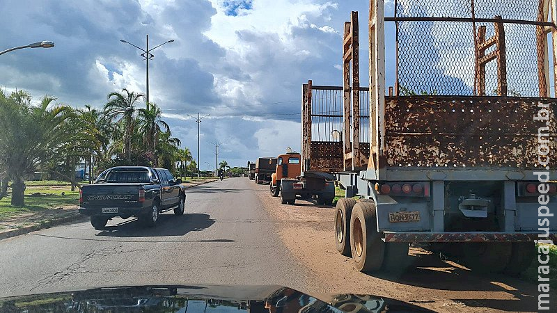 Greve dos servidores da Receita Federal provoca fila de caminhões na fronteira
