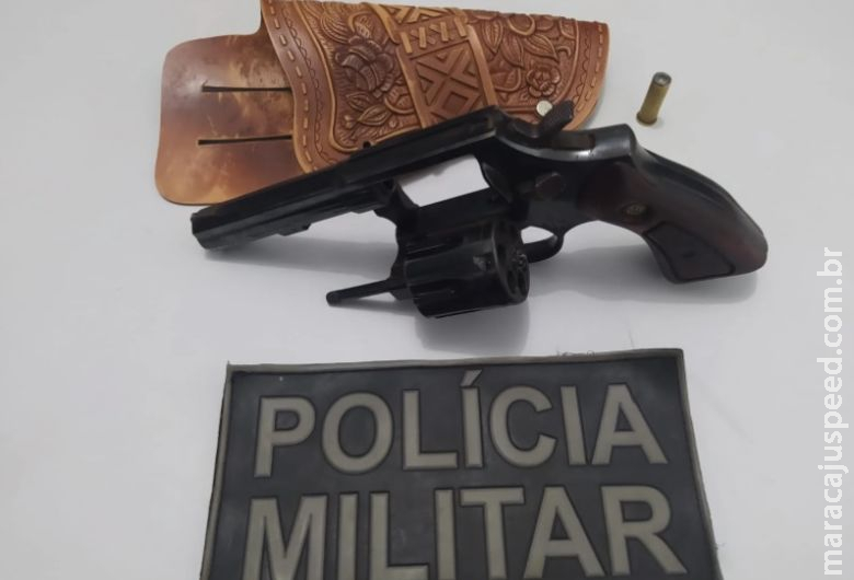 Homem com mandado de prisão em aberto é preso com revólver