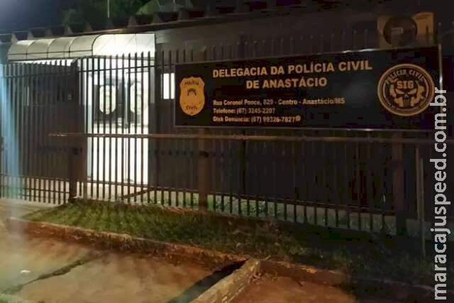 Homem mata mulher, tranca corpo em casa e se entrega à polícia 2 dias depois Homem mata mulher, tranca corpo em casa e se entrega à polícia 2 dias depois