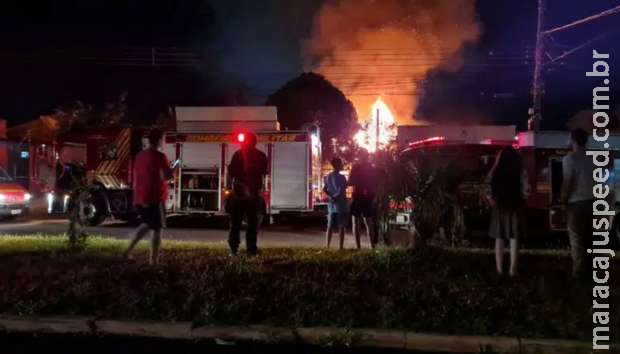Incêndio destrói residência em Ponta Porã Incêndio destrói residência em Ponta Porã