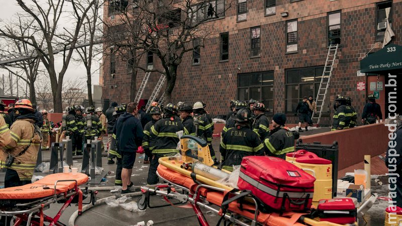 Incêndio em prédio residencial deixa 19 mortos e 63 feridos em Nova York Incêndio em prédio residencial deixa 19 mortos e 63 feridos em Nova York