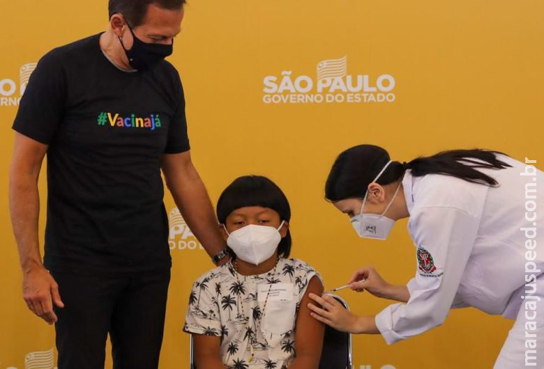 Indígena é a 1ª criança vacinada contra a covid-19 no país Indígena é a 1ª criança vacinada contra a covid-19 no país