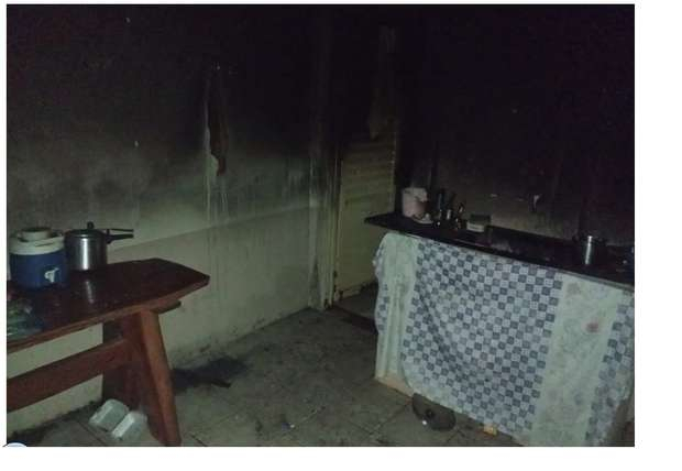 Jovem casal é salvo de incêndio pelo vizinho em Chapadão do Sul Jovem casal é salvo de incêndio pelo vizinho em Chapadão do Sul