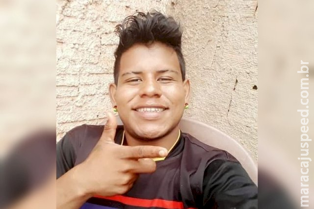 Jovem é esfaqueado na barriga por desconhecido e morre em hospital Jovem é esfaqueado na barriga por desconhecido e morre em hospital