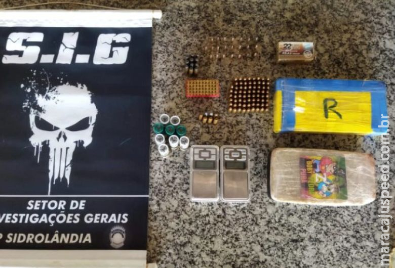 Jovem é presa em flagrante por tráfico de drogas e posse de munições Jovem é presa em flagrante por tráfico de drogas e posse de munições
