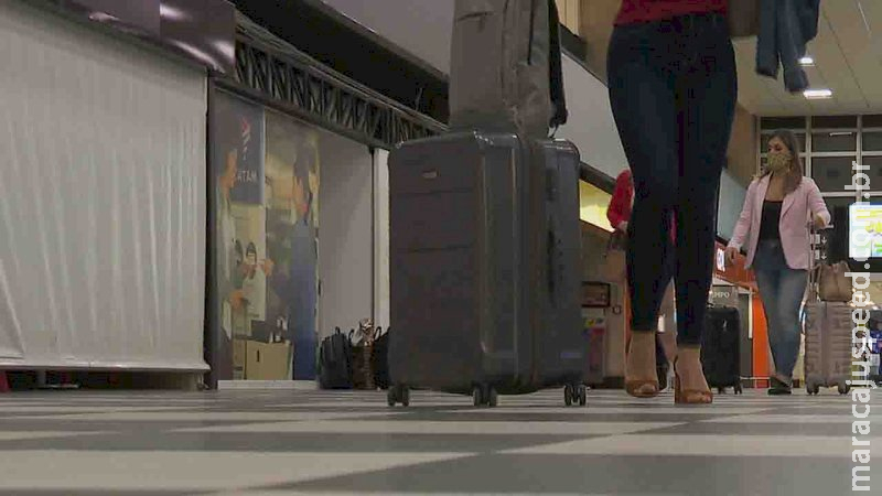Latam cancela 111 voos devido aumento de casos de Covid-19 e gripe entre os funcionários Latam cancela 111 voos devido aumento de casos de Covid-19 e gripe entre os funcionários