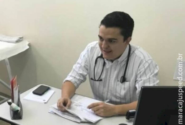 Médico alega que revidou arranhão, mas juíza o mantém preso por violência doméstica Médico alega que revidou arranhão, mas juíza o mantém preso por violência doméstica