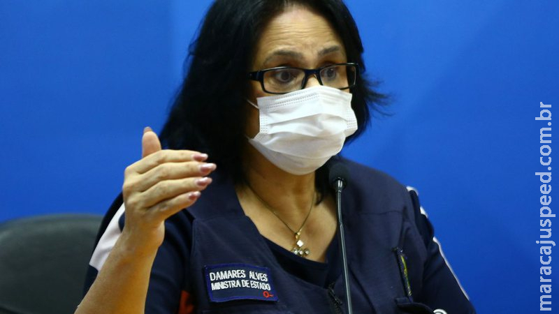 Ministra Damares Alves testa positivo para a covid-19