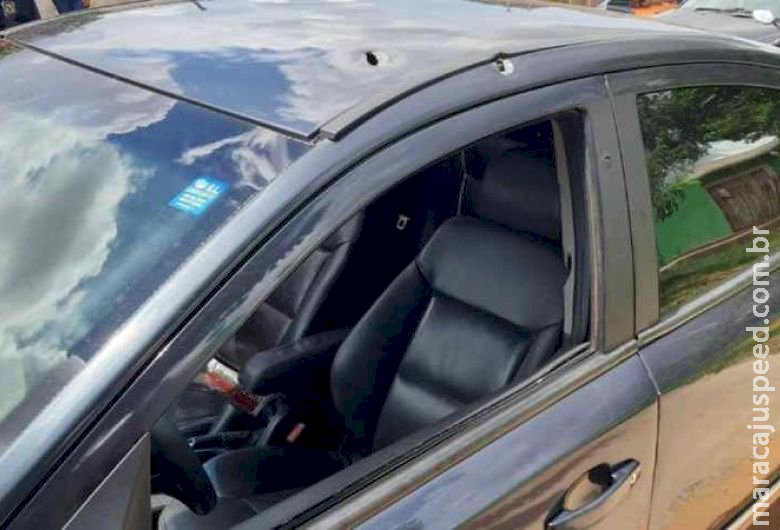Motorista é baleado nas costas após ser surpreendido por pistoleiro Motorista é baleado nas costas após ser surpreendido por pistoleiro