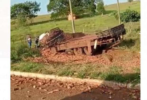 Motorista morre durante ultrapassagem na BR-376