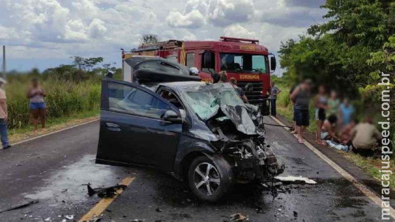 Motorista que ficou presa nas ferragens em acidente com morte voltava de viagem com marido Motorista que ficou presa nas ferragens em acidente com morte voltava de viagem com marido