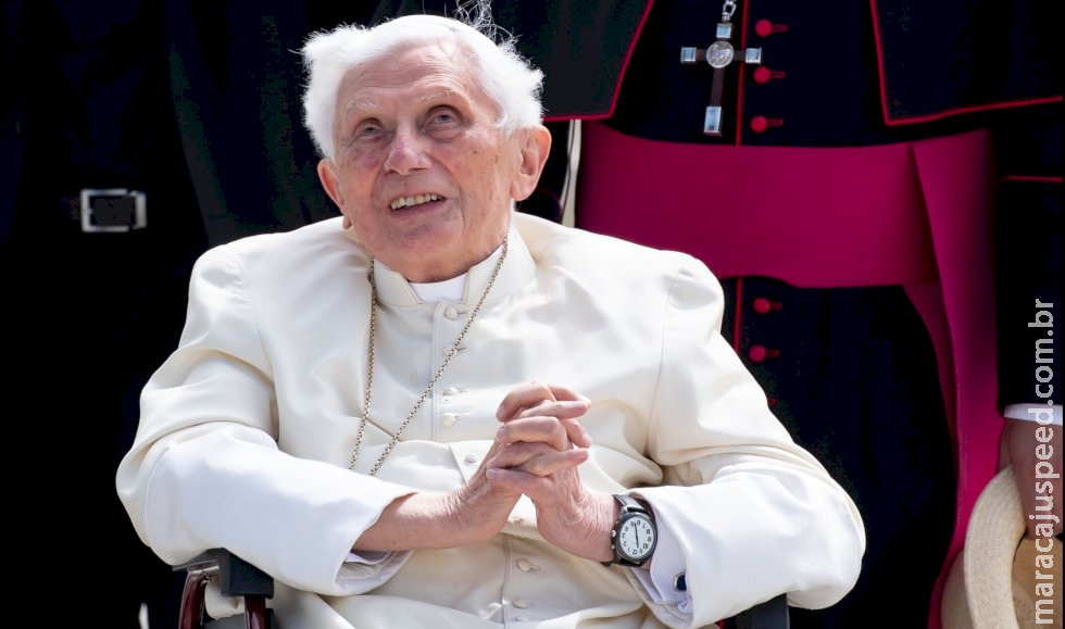 Papa Bento XVI sabia de padres que abusaram de crianças, acusa investigação