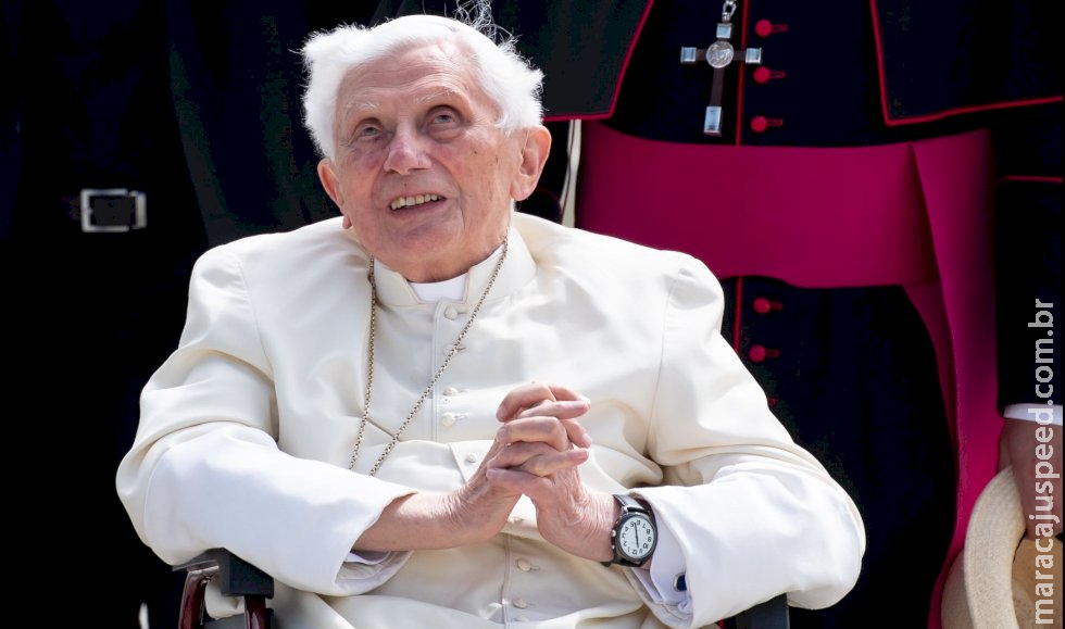 Papa Bento XVI sabia de padres que abusaram de crianças, acusa investigação Papa Bento XVI sabia de padres que abusaram de crianças, acusa investigação