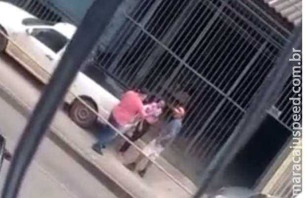 Patrão atira contra filha do funcionário após discussão