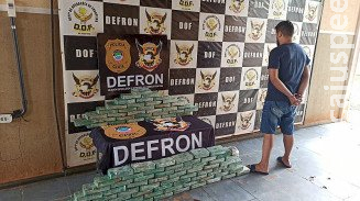 Professor é preso por policiais da Defron com 105 kg de cocaína Professor é preso por policiais da Defron com 105 kg de cocaína