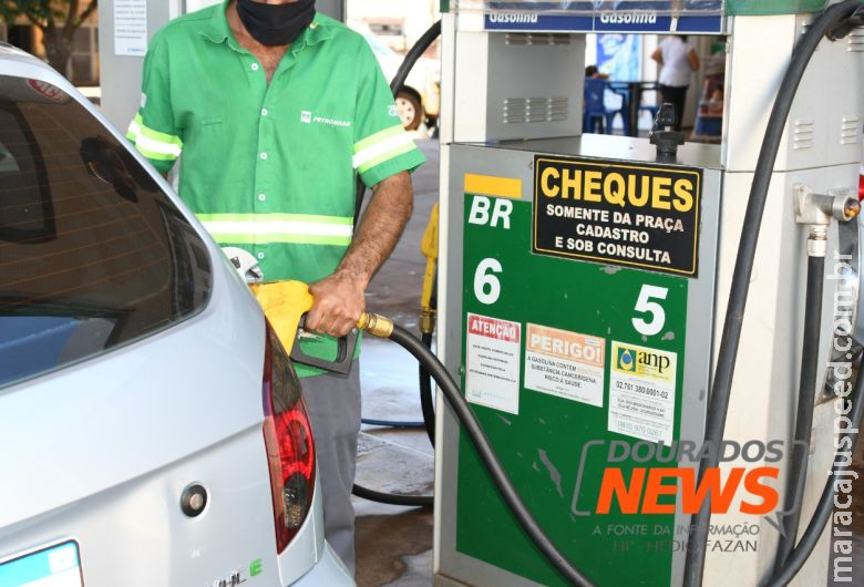 Redução mínima mantém preço médio da gasolina comum acima dos R$ 6,30