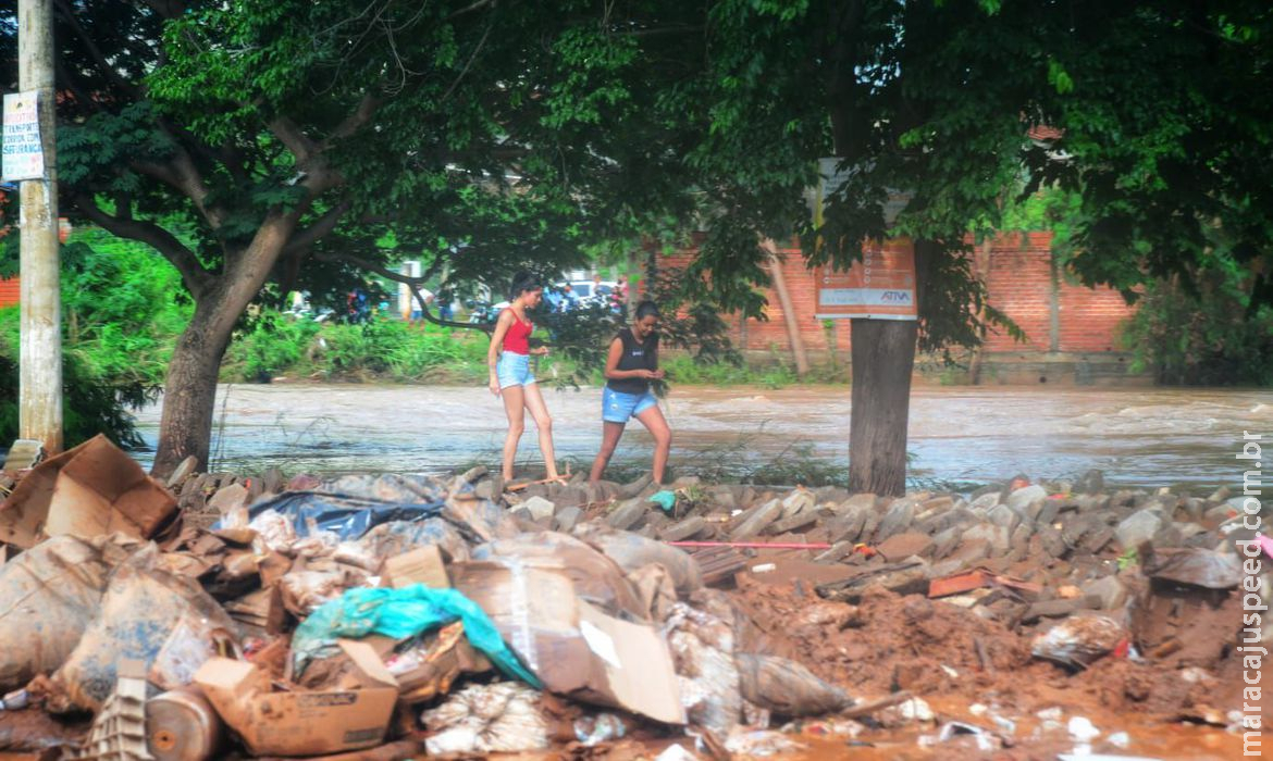 Sobe para 24 número de mortos devido às chuvas em Minas Gerais