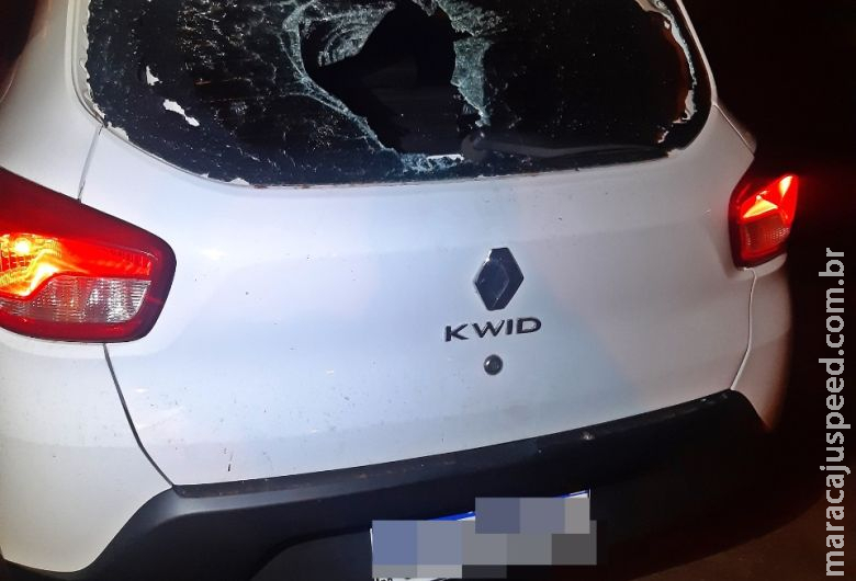 Adolescente é apreendido após quebrar vidro de carro de motorista de aplicativo Adolescente é apreendido após quebrar vidro de carro de motorista de aplicativo