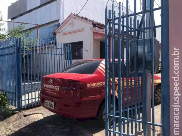 Ao chegar no trabalho, funcionário encontra colega morto em loja Ao chegar no trabalho, funcionário encontra colega morto em loja