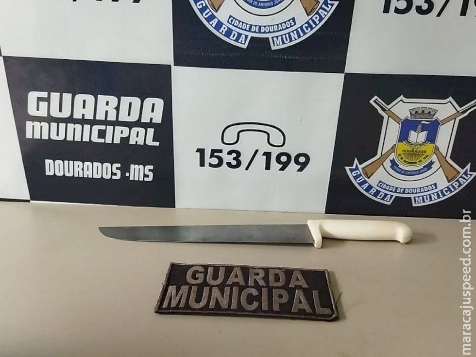 Após noite de bebedeira, irmãos discutem e um leva facada em Dourados Após noite de bebedeira, irmãos discutem e um leva facada em Dourados