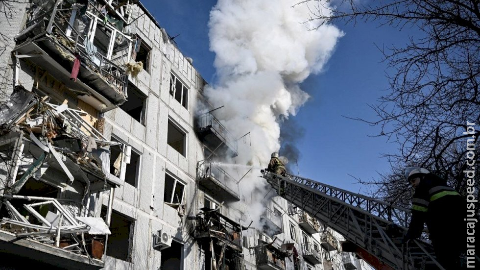Ataque russo já deixa mais de 50 mortos, entre eles 10 civis Ataque russo já deixa mais de 50 mortos, entre eles 10 civis