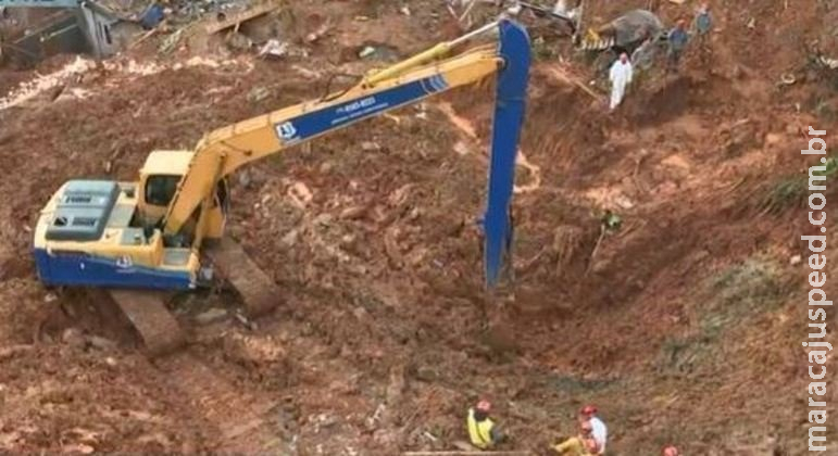 Bombeiros encontram dois corpos e mortes por chuvas chegam a 29