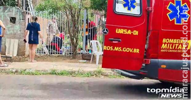 Bombeiros tentam reanimar vítima de choque elétrico no Jardim Imá Bombeiros tentam reanimar vítima de choque elétrico no Jardim Imá