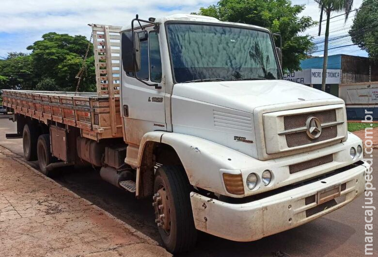 Caminhão roubado em SP é recuperado na fronteira de MS Caminhão roubado em SP é recuperado na fronteira de MS