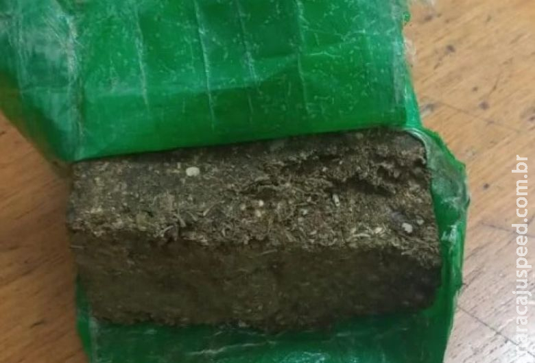 Dois são presos por tráfico de drogas após tentativa de fuga Dois são presos por tráfico de drogas após tentativa de fuga