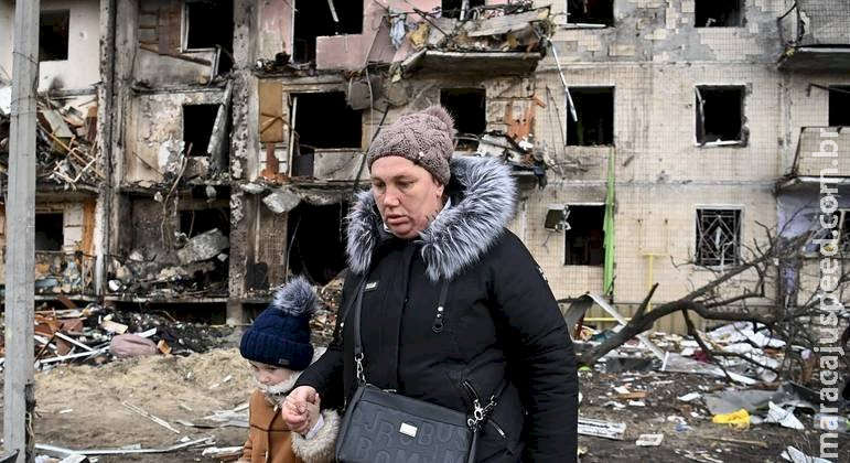 Forças russas chegam a Kiev; há registros de tiros e explosões Forças russas chegam a Kiev; há registros de tiros e explosões