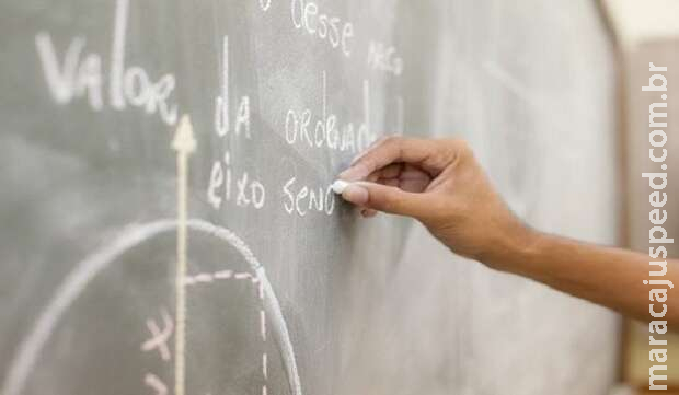 Governo abre concurso para professor, com salário superior a R$ 4 mil e 722 vagas