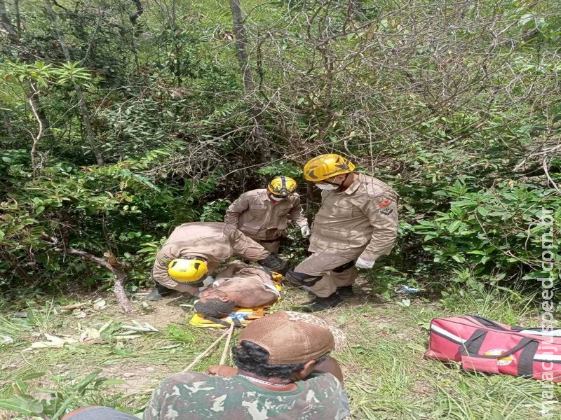 Homem desaparecido há oito dias é resgatado em barranco de 50 m Homem desaparecido há oito dias é resgatado em barranco de 50 m