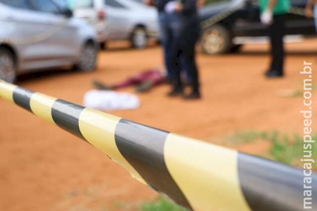 Homem é encontrado morto em estrada de chão Homem é encontrado morto em estrada de chão