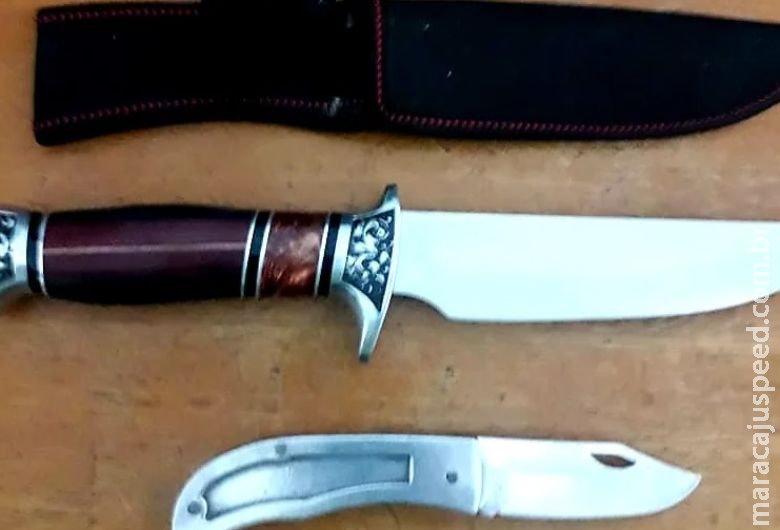 Homem é preso com faca e canivete após ameaçar a ex de morte Homem é preso com faca e canivete após ameaçar a ex de morte