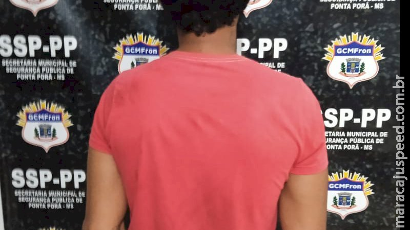 Homem é preso em flagrante ao agredir ex-esposa com facão Homem é preso em flagrante ao agredir ex-esposa com facão