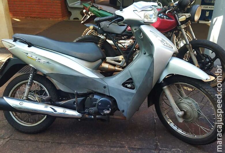 Homem é preso por receptação ao ser flagrando empurrando moto furtada Homem é preso por receptação ao ser flagrando empurrando moto furtada