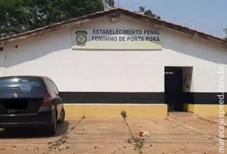 Idosa é detida tentando entregar maconha e cocaína para neta em presídio Idosa é detida tentando entregar maconha e cocaína para neta em presídio