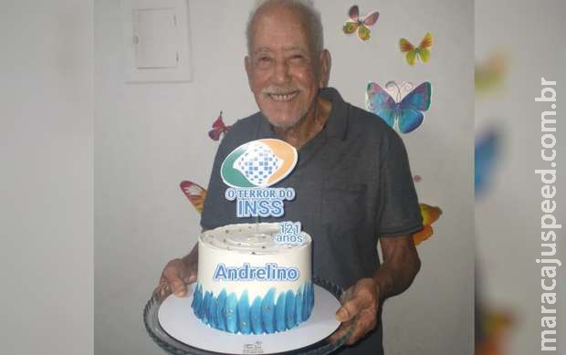 Idoso comemora 121 anos com bolo temático: Idoso comemora 121 anos com bolo temático: