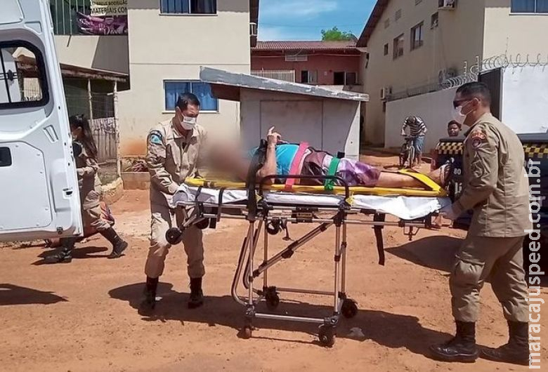 Idoso reclama de venda de drogas e acaba agredido por traficante Idoso reclama de venda de drogas e acaba agredido por traficante