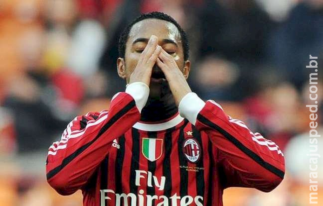 Itália encaminha pedido de prisão internacional de Robinho Itália encaminha pedido de prisão internacional de Robinho