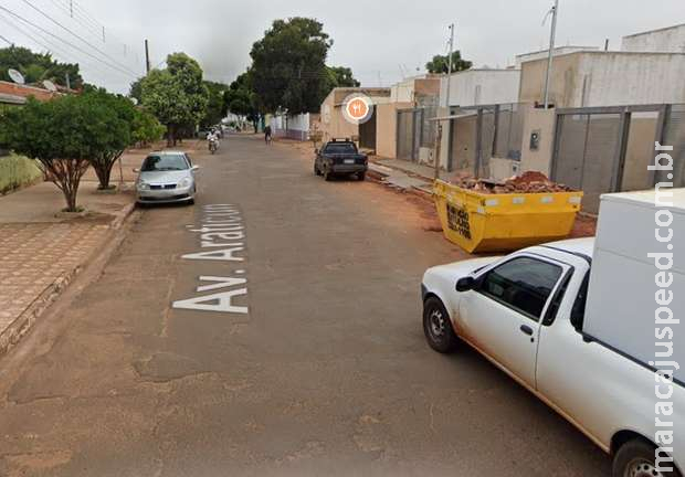Jovens são assaltados por bandido armado nas Moreninhas Jovens são assaltados por bandido armado nas Moreninhas