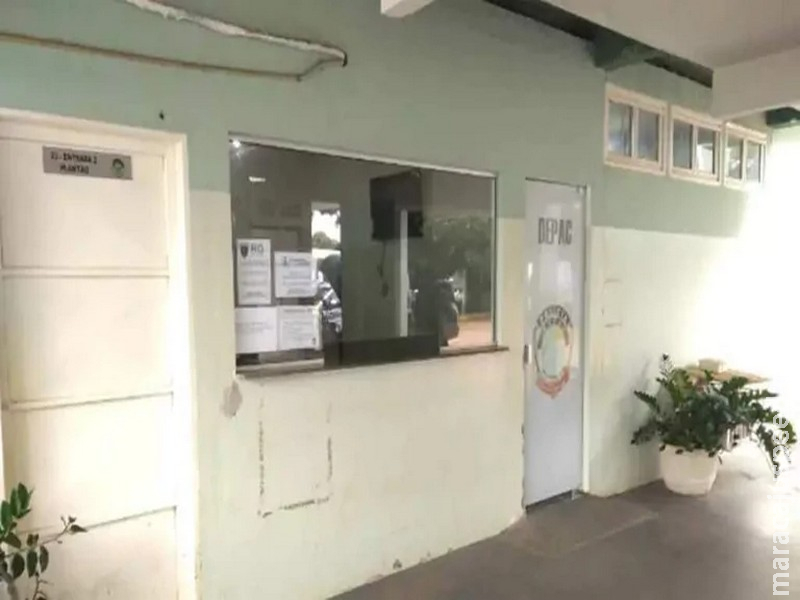 Jovens são esfaqueados após confusão por cigarro em conveniência Jovens são esfaqueados após confusão por cigarro em conveniência