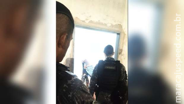 Marido surta, faz esposa de refém e acaba preso no Santa Emília Marido surta, faz esposa de refém e acaba preso no Santa Emília