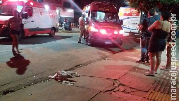 Mulher atropelada no Los Angeles tem problemas com vício e se jogou em ônibus Mulher atropelada no Los Angeles tem problemas com vício e se jogou em ônibus